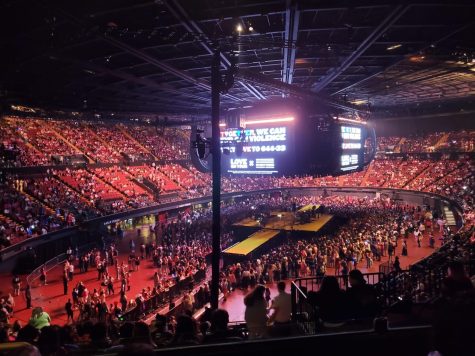 Many fans from all over the world came to attend the Love on Tour concert. 