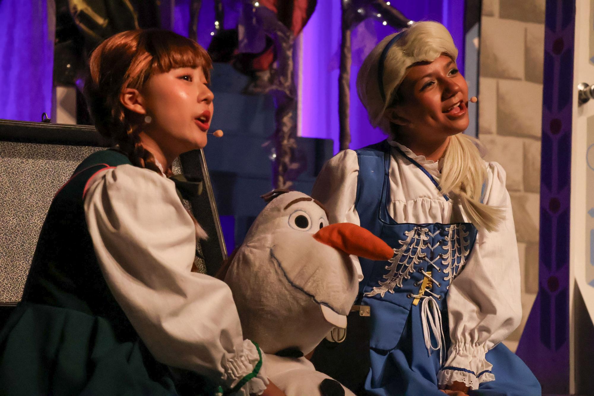 Alyssa Park, who played as Young Princess Anna, and Ethan Garcia, who played as Young Princess Elsa, sang, danced, and acted in the musical theatre production, Frozen JR.